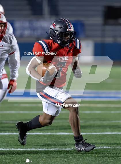 Thumbnail 3 in East Islip vs. South Side - Division III Long Island Championship photogallery.