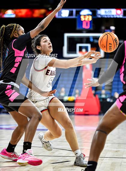 Thumbnail 3 in Santiago vs. Brentwood School (CIF SS DIV 1 Championship) photogallery.