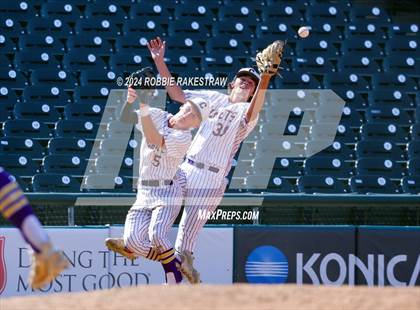 Thumbnail 3 in Ira vs. Chester (UIL 1A Baseball Semifinal) photogallery.