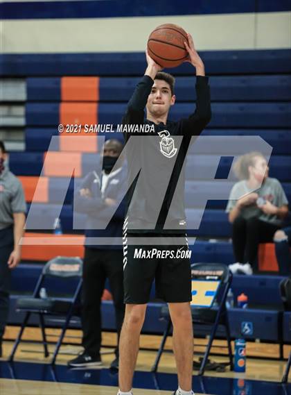 Thumbnail 3 in Bishop Montgomery @ Chaminade (CIF SS D1 semifinals) photogallery.