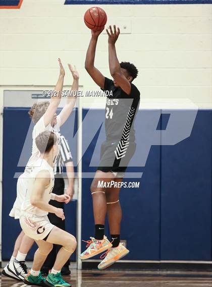 Thumbnail 3 in Bishop Montgomery @ Chaminade (CIF SS D1 semifinals) photogallery.