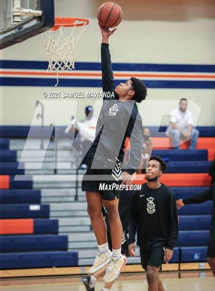 Thumbnail 2 in Bishop Montgomery @ Chaminade (CIF SS D1 semifinals) photogallery.