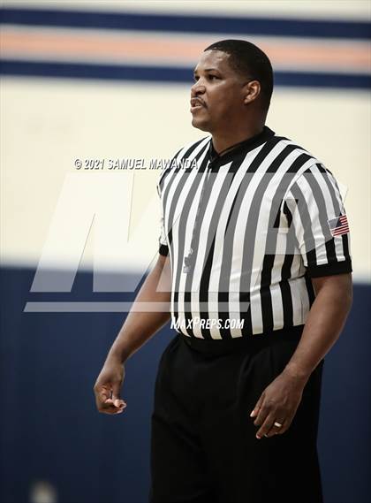 Thumbnail 2 in Bishop Montgomery @ Chaminade (CIF SS D1 semifinals) photogallery.