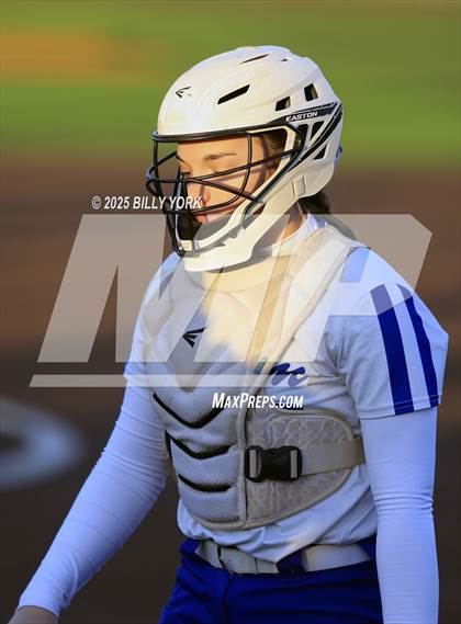 Thumbnail 2 in Slocum vs Longview photogallery.