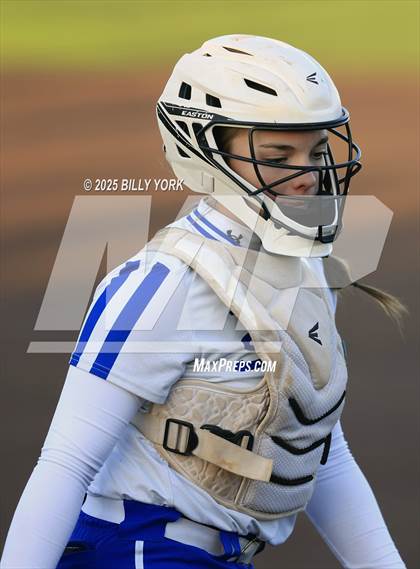 Thumbnail 2 in Slocum vs Longview photogallery.