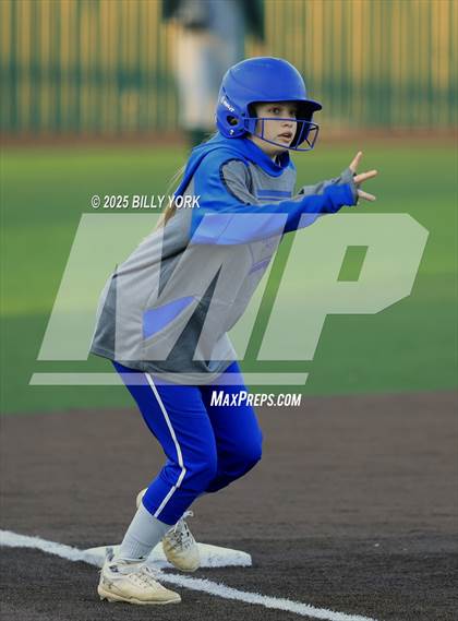 Thumbnail 3 in Slocum vs Longview photogallery.