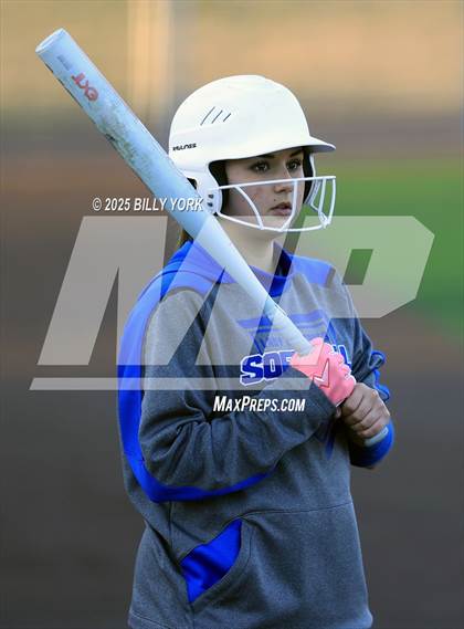 Thumbnail 3 in Slocum vs Longview photogallery.