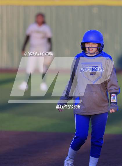 Thumbnail 2 in Slocum vs Longview photogallery.