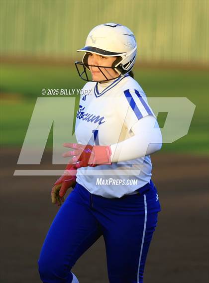 Thumbnail 1 in Slocum vs Longview photogallery.