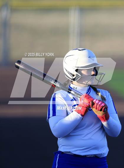 Thumbnail 3 in Slocum vs Longview photogallery.