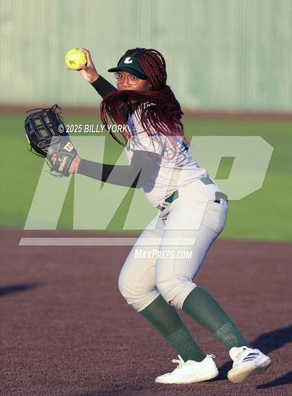 Thumbnail 3 in Slocum vs Longview photogallery.