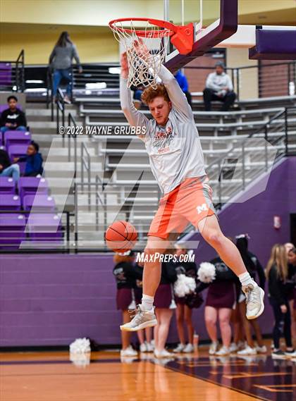 Thumbnail 3 in Mineola @ Jefferson (3A Region 2 Area Playoff) photogallery.