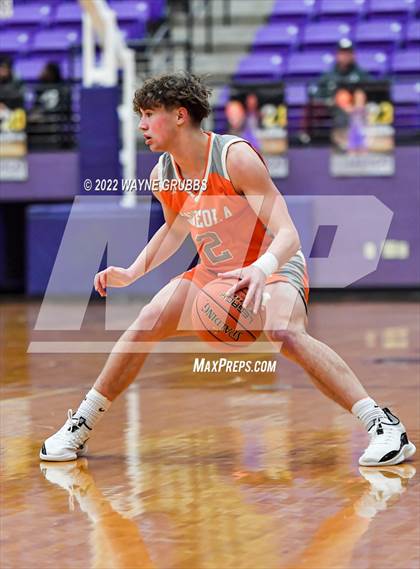 Thumbnail 1 in Mineola @ Jefferson (3A Region 2 Area Playoff) photogallery.