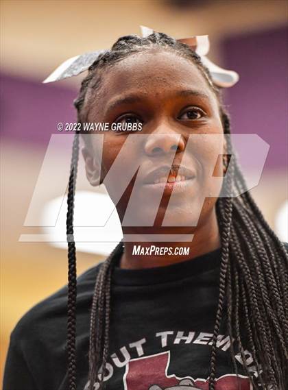 Thumbnail 3 in Mineola @ Jefferson (3A Region 2 Area Playoff) photogallery.