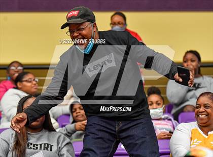 Thumbnail 1 in Mineola @ Jefferson (3A Region 2 Area Playoff) photogallery.