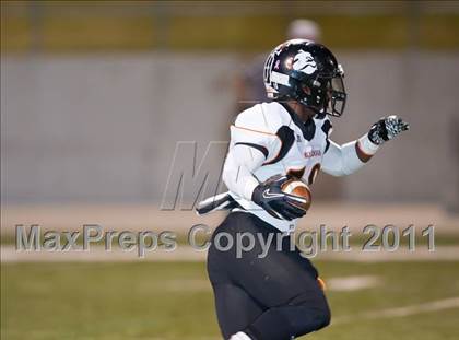 Thumbnail 1 in Wylie vs. Burkburnett (3A Division 1 Region 1 Bi-District) photogallery.