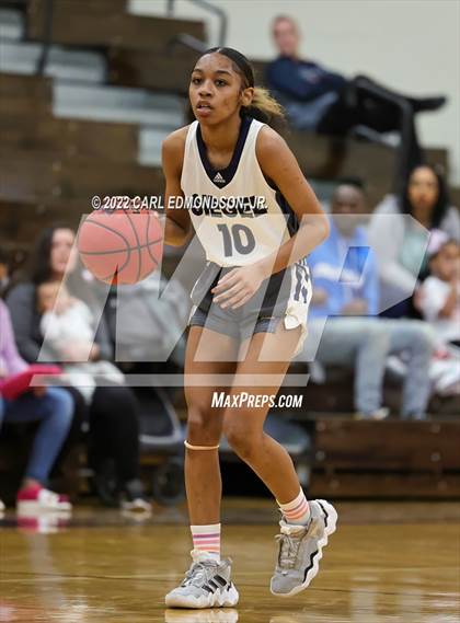Thumbnail 2 in Siegel vs. Harding Academy photogallery.