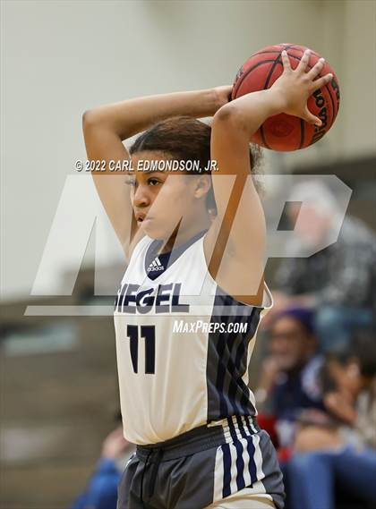 Thumbnail 2 in Siegel vs. Harding Academy photogallery.
