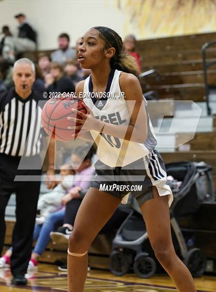 Thumbnail 2 in Siegel vs. Harding Academy photogallery.