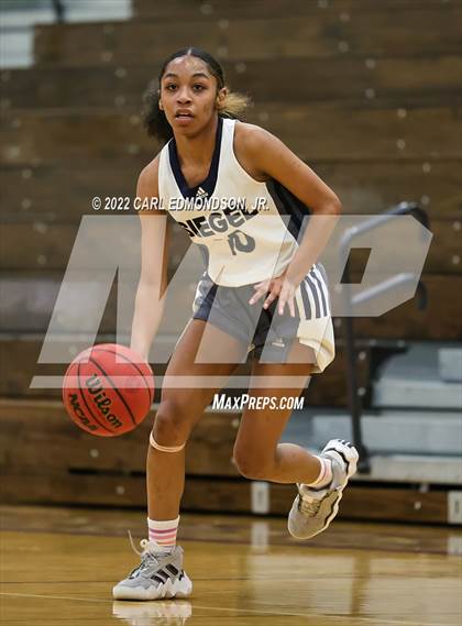 Thumbnail 3 in Siegel vs. Harding Academy photogallery.