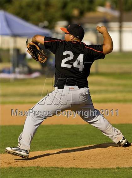 Thumbnail 3 in SGV vs SFV Underclassman All-Star Game photogallery.