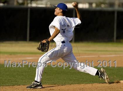 Thumbnail 2 in SGV vs SFV Underclassman All-Star Game photogallery.