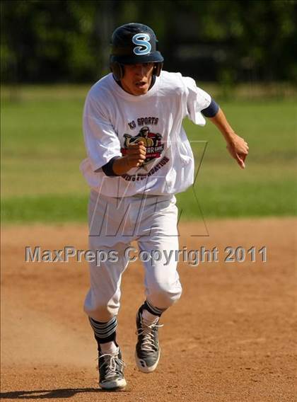 Thumbnail 3 in SGV vs SFV Underclassman All-Star Game photogallery.