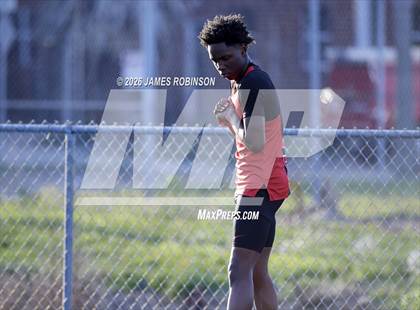 Thumbnail 3 in Stanton Invitational (400m) photogallery.