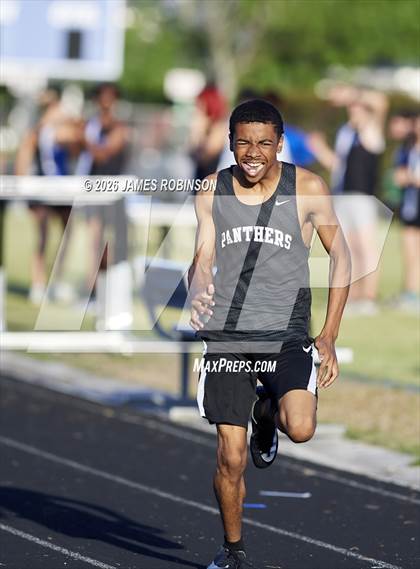 Thumbnail 1 in Stanton Invitational (400m) photogallery.