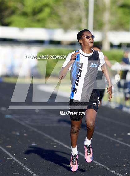 Thumbnail 2 in Stanton Invitational (400m) photogallery.