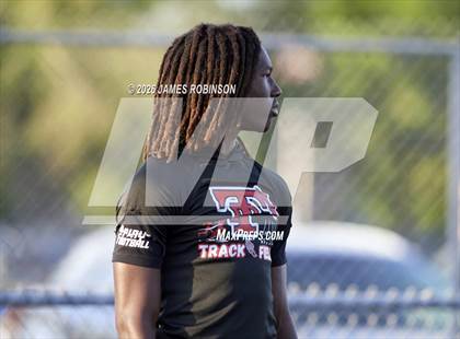 Thumbnail 1 in Stanton Invitational (400m) photogallery.