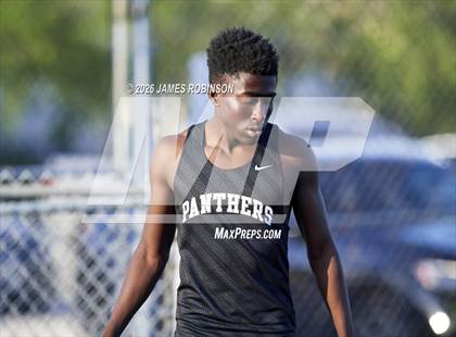 Thumbnail 2 in Stanton Invitational (400m) photogallery.