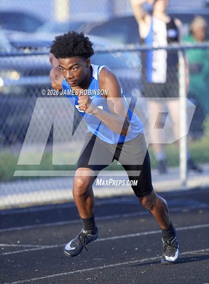 Thumbnail 2 in Stanton Invitational (400m) photogallery.