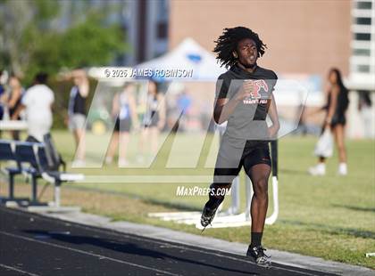 Thumbnail 2 in Stanton Invitational (400m) photogallery.