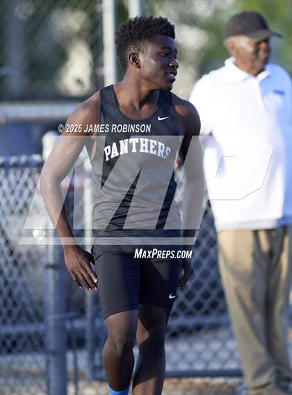 Thumbnail 1 in Stanton Invitational (400m) photogallery.