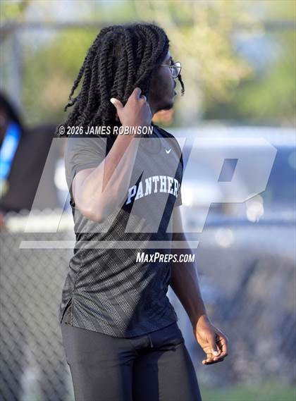 Thumbnail 1 in Stanton Invitational (400m) photogallery.