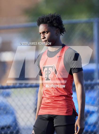 Thumbnail 3 in Stanton Invitational (400m) photogallery.