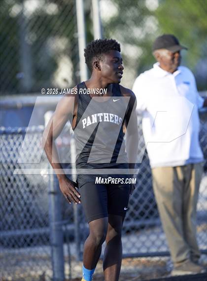 Thumbnail 1 in Stanton Invitational (400m) photogallery.