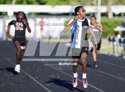 Thumbnail 3 in Stanton Invitational (400m) photogallery.