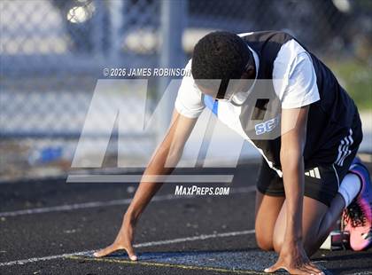 Thumbnail 1 in Stanton Invitational (400m) photogallery.