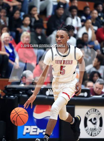 Thumbnail 2 in West Craven vs. New Bern (Craven County Holiday Hoops Tournament) photogallery.
