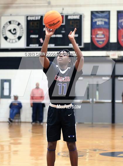Thumbnail 2 in West Craven vs. New Bern (Craven County Holiday Hoops Tournament) photogallery.