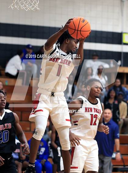 Thumbnail 2 in West Craven vs. New Bern (Craven County Holiday Hoops Tournament) photogallery.