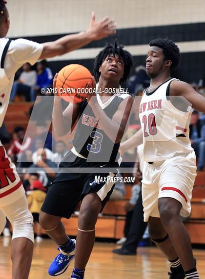 Thumbnail 2 in West Craven vs. New Bern (Craven County Holiday Hoops Tournament) photogallery.