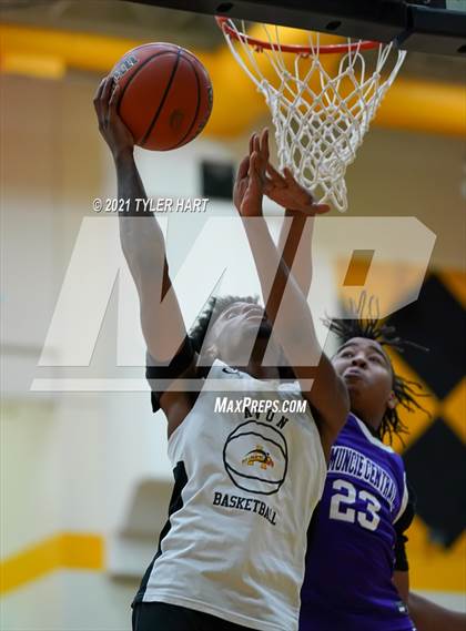 Thumbnail 1 in Muncie Central @ Avon (Scrimmage) photogallery.