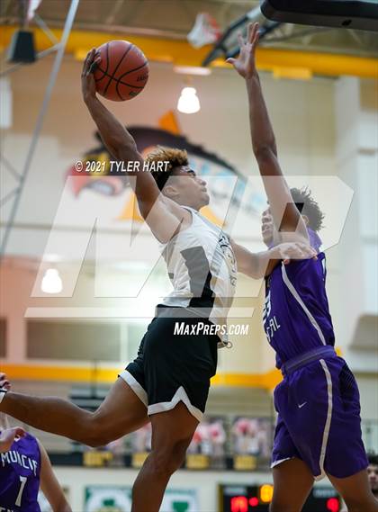 Thumbnail 2 in Muncie Central @ Avon (Scrimmage) photogallery.