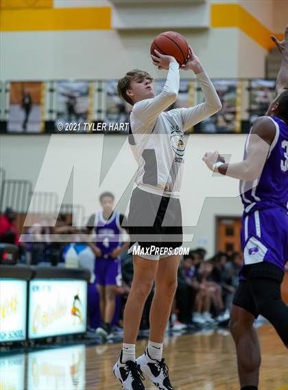 Thumbnail 3 in Muncie Central @ Avon (Scrimmage) photogallery.