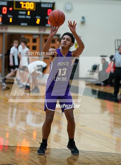 Thumbnail 3 in Muncie Central @ Avon (Scrimmage) photogallery.