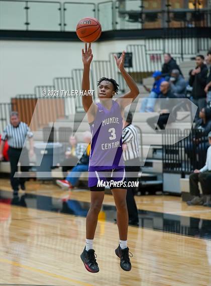 Thumbnail 1 in Muncie Central @ Avon (Scrimmage) photogallery.