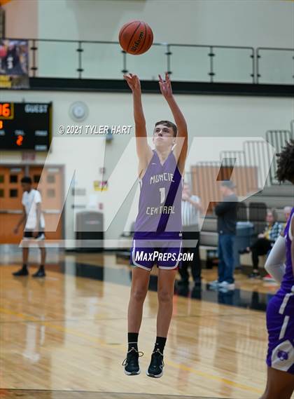 Thumbnail 2 in Muncie Central @ Avon (Scrimmage) photogallery.
